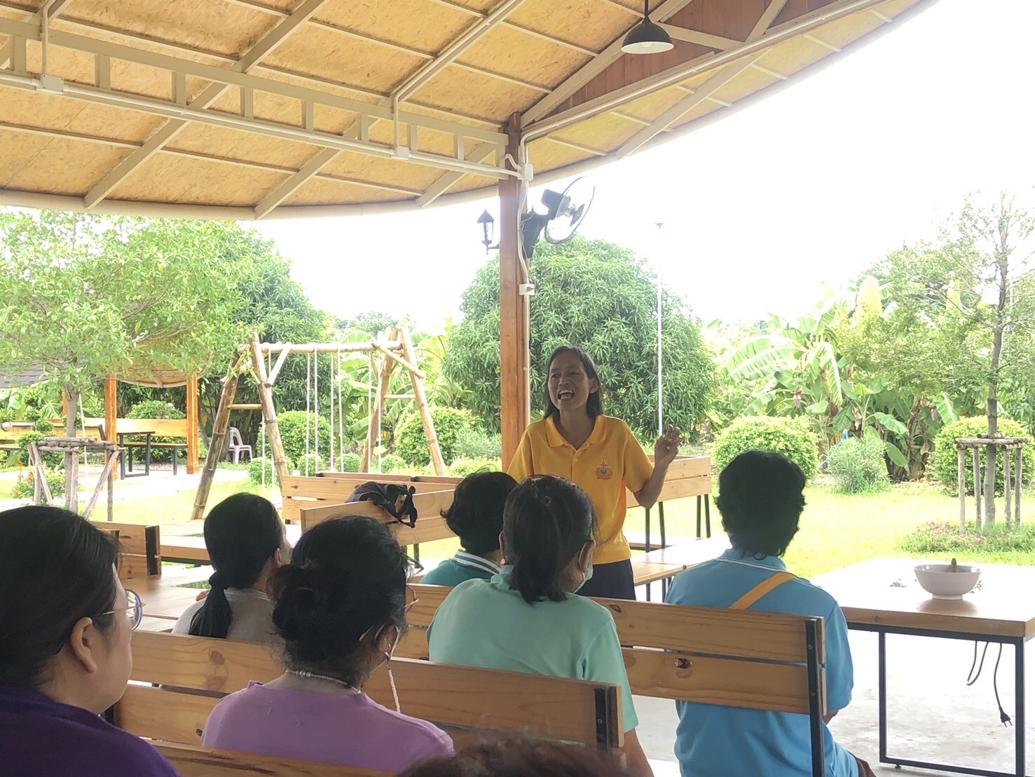 สพอ.ไทรน้อย ขับเคลื่อนการขจัดความยากจนขององค์กรสตรี ส่งเสริมอาชีพครัวเรือนยากจน