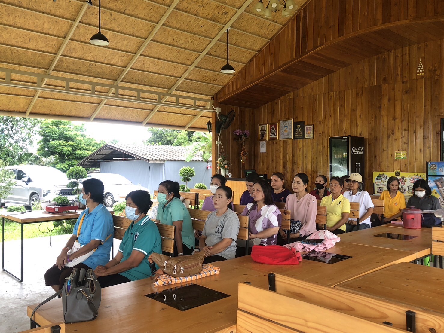 สพอ.ไทรน้อย ขับเคลื่อนการขจัดความยากจนขององค์กรสตรี ส่งเสริมอาชีพครัวเรือนยากจน