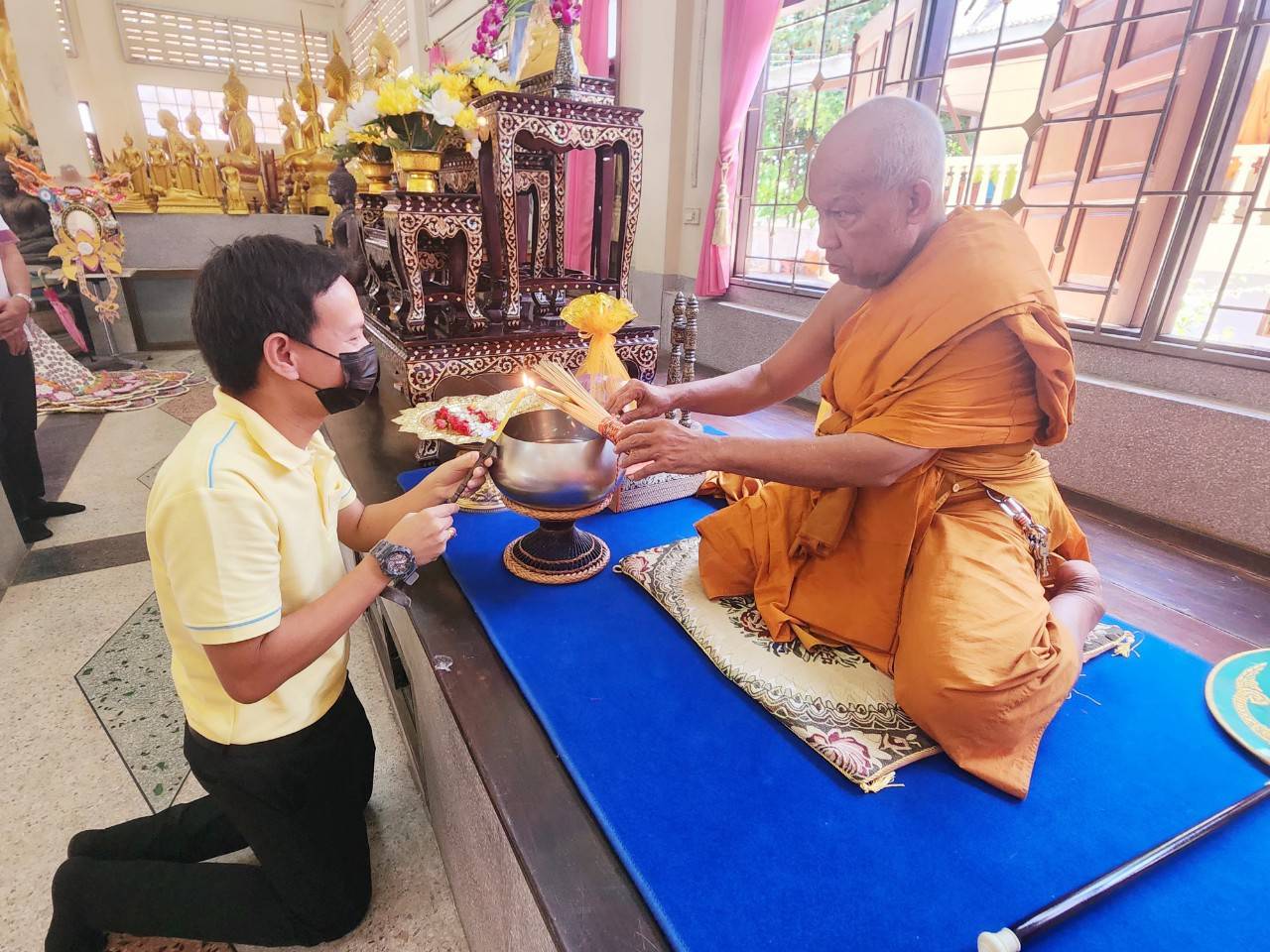 🎂🎊🎊พช.บางกรวย ร่วมทำบุญถวายภัตตาหารเนื่องในโอกาสครบรอบ 1 ปี การก่อตั้งศูนย์ทอผ้าจังหวัดนนทบุรี