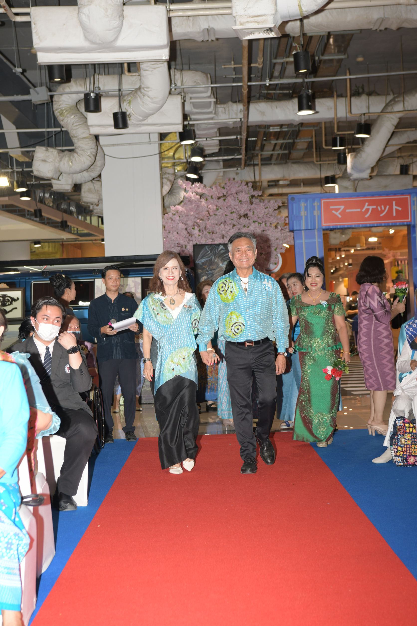 สมาคมผู้นำสตรีพัฒนาชุมชนไทยจังหวัดนนทบุรีจัดกิจกรรมสตรีนนท์อนุรักษ์สืบสานผ้าไทยเฉลิมพระเกียรติสมเด็จพระนางเจ้าสิริกิติ์ พระบรมราชินีนาถ พระบรมราชชนนีพันปีหลวง เนื่องในโอกาสเฉลิมพระชนมพรรษา 92 พรรษาในเดือนสิงหาคม 2567