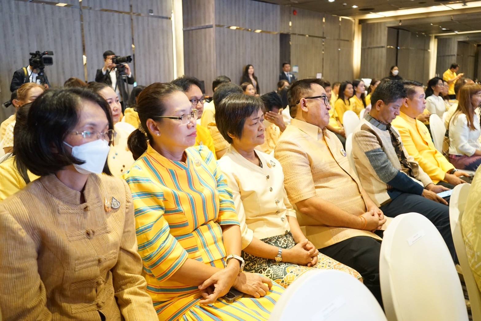 จังหวัดนนทบุรีร่วมพิธีเปิดการประกวดผ้าลายพระราชทาน “ผ้าลายสิริวชิราภรณ์” และงานหัตถกรรม ภาคกลาง