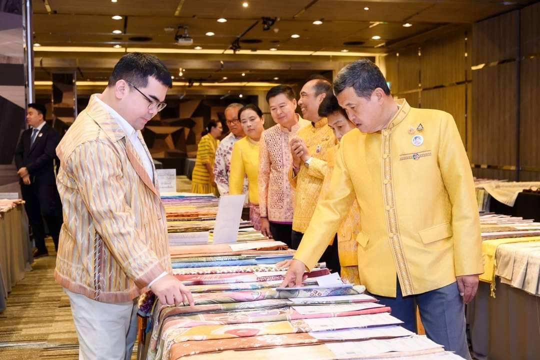 จังหวัดนนทบุรีร่วมพิธีเปิดการประกวดผ้าลายพระราชทาน “ผ้าลายสิริวชิราภรณ์” และงานหัตถกรรม ภาคกลาง