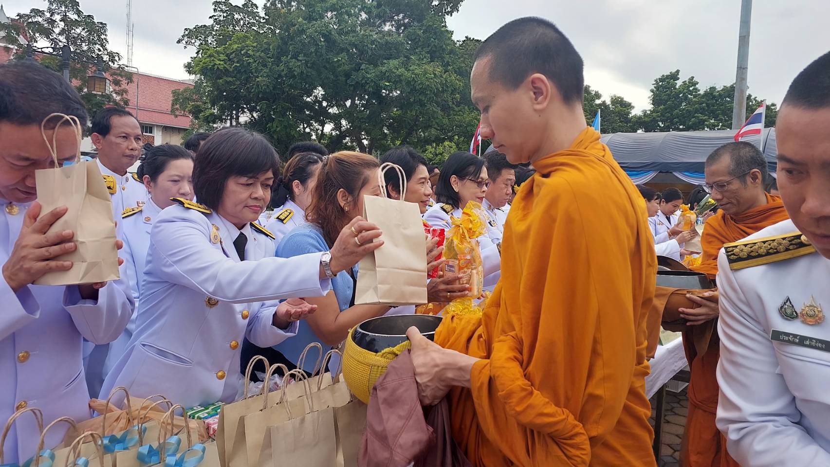 สพจ.นนทบุรี ร่วมกิจกรรมเฉลิมพระเกียรติสมเด็จพระนางเจ้าสิริกิติ์ พระบรมราชินีนาถ พระบรมราชชนนีพันปีหลวง เนื่องในโอกาสวันเฉลิมพระชนมพรรษา 12 สิงหาคม 2567