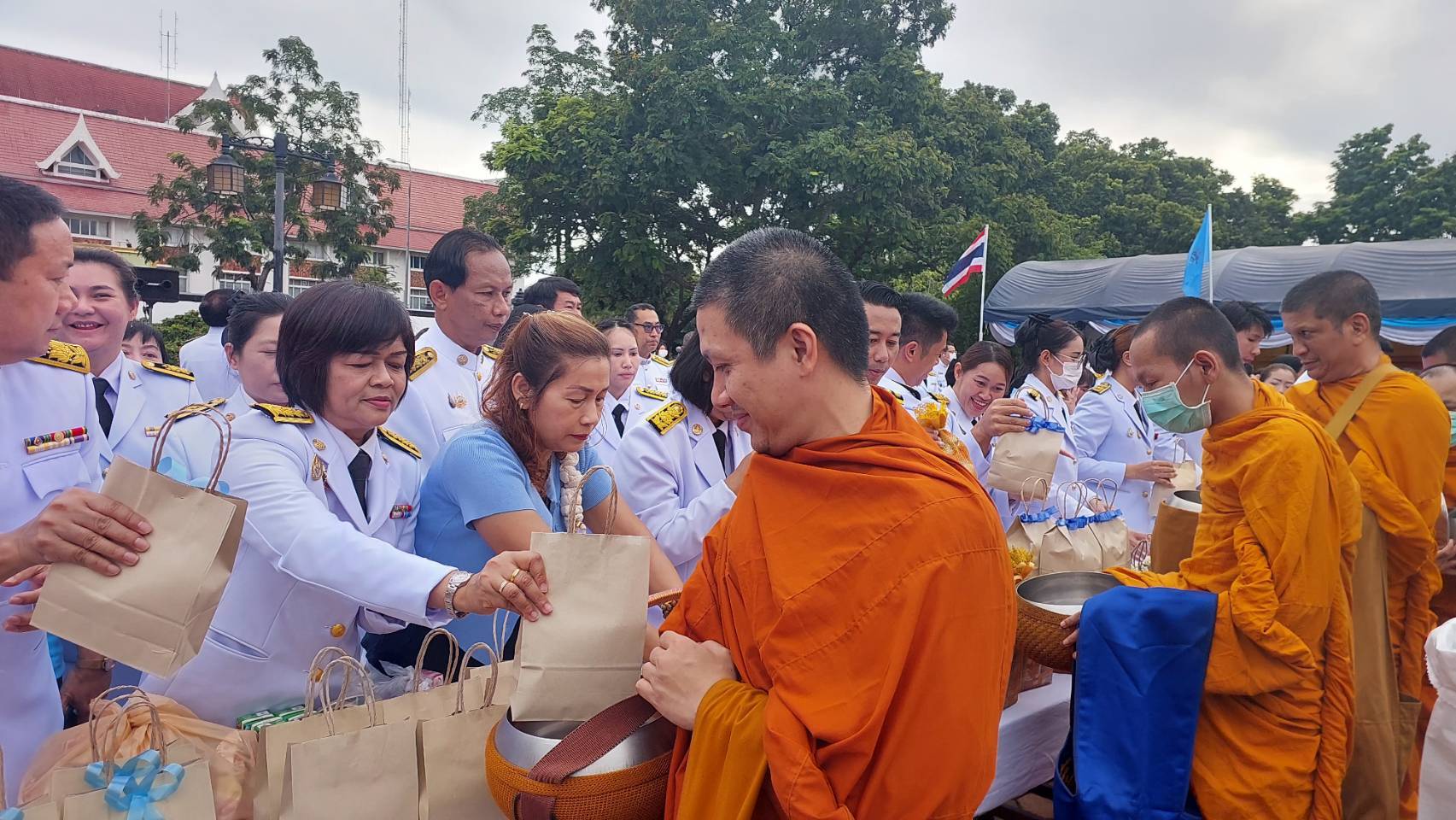 สพจ.นนทบุรี ร่วมกิจกรรมเฉลิมพระเกียรติสมเด็จพระนางเจ้าสิริกิติ์ พระบรมราชินีนาถ พระบรมราชชนนีพันปีหลวง เนื่องในโอกาสวันเฉลิมพระชนมพรรษา 12 สิงหาคม 2567