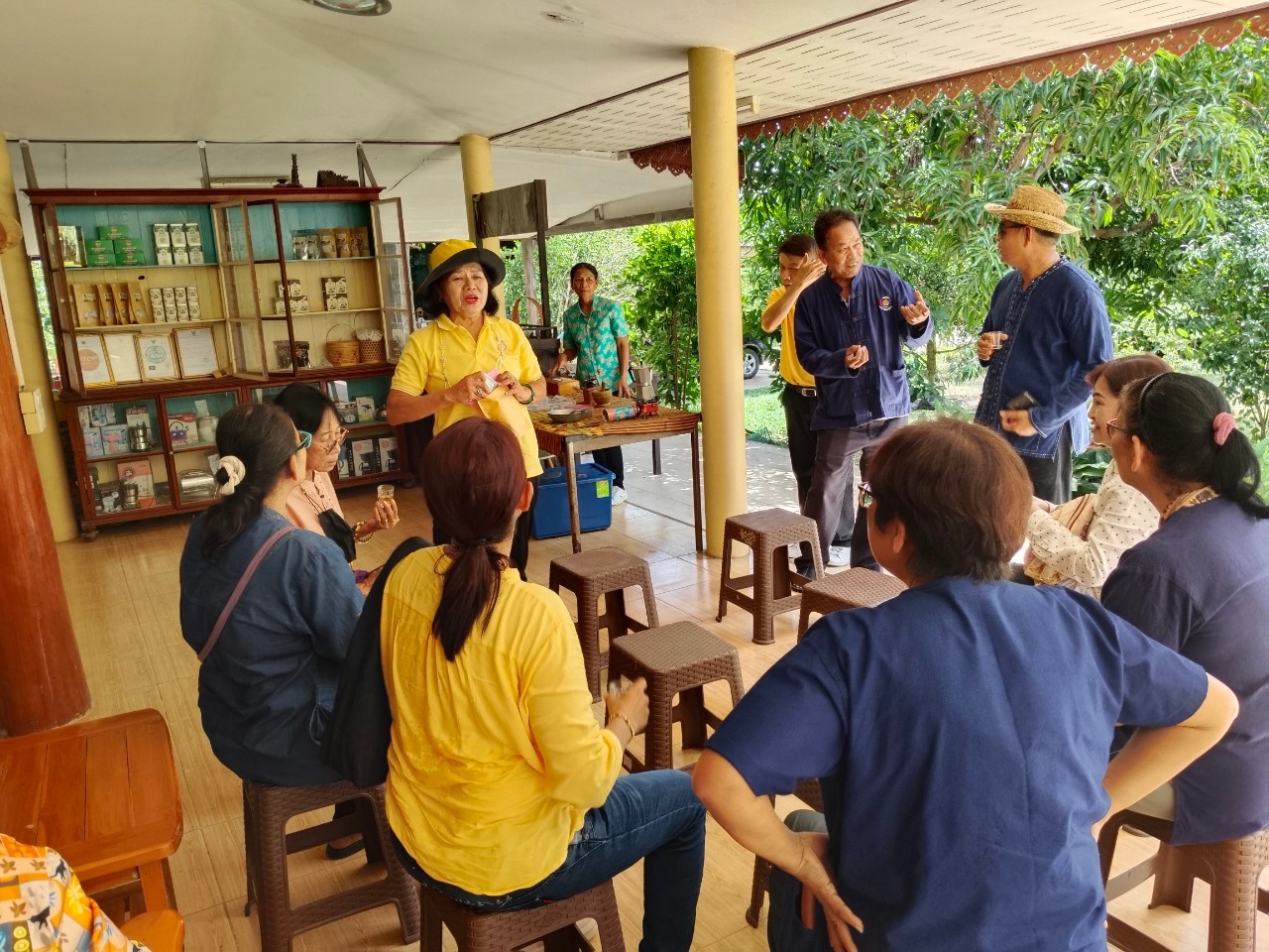 พช.ปากเกร็ดศึกษาดูงานศูนย์จัดการกองทุนชุมชนบ้านดงตากิต และบ้านหนองประดู่ จ.เพชรบุรี