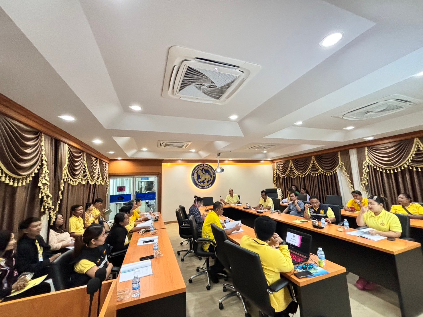 พช.บางใหญ่ ดำเนินการประชุมรับรองข้อมูล จปฐ. ปี 2567 อำเภอบางใหญ่