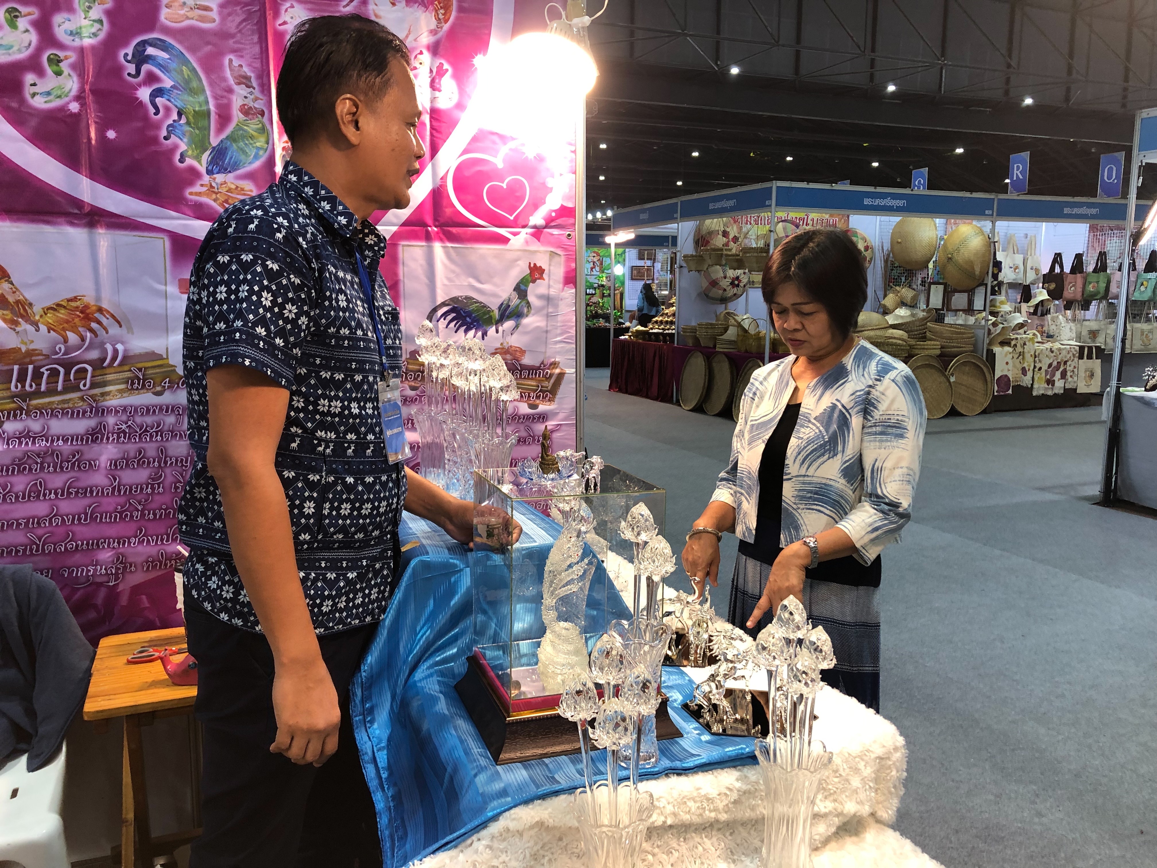 พช.นนท์ร่วมพบปะเยี่ยมเยียนและให้กำลังใจ ผู้ผลิต ผู้ประกอบการ OTOP จังหวัดนนทบุรี