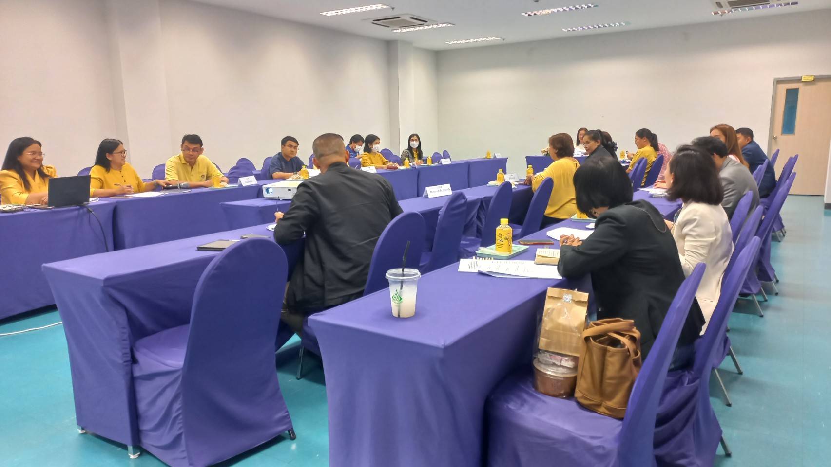 พช.นนทบุรีประชุมเตรียมความพร้อมการจัดมหกรรมความสำเร็จการขจัดความยากจนและพัฒนาคนทุกช่วงวัยอย่างยั่งยืนตามหลักปรัชญาของเศรษฐกิจพอเพียง