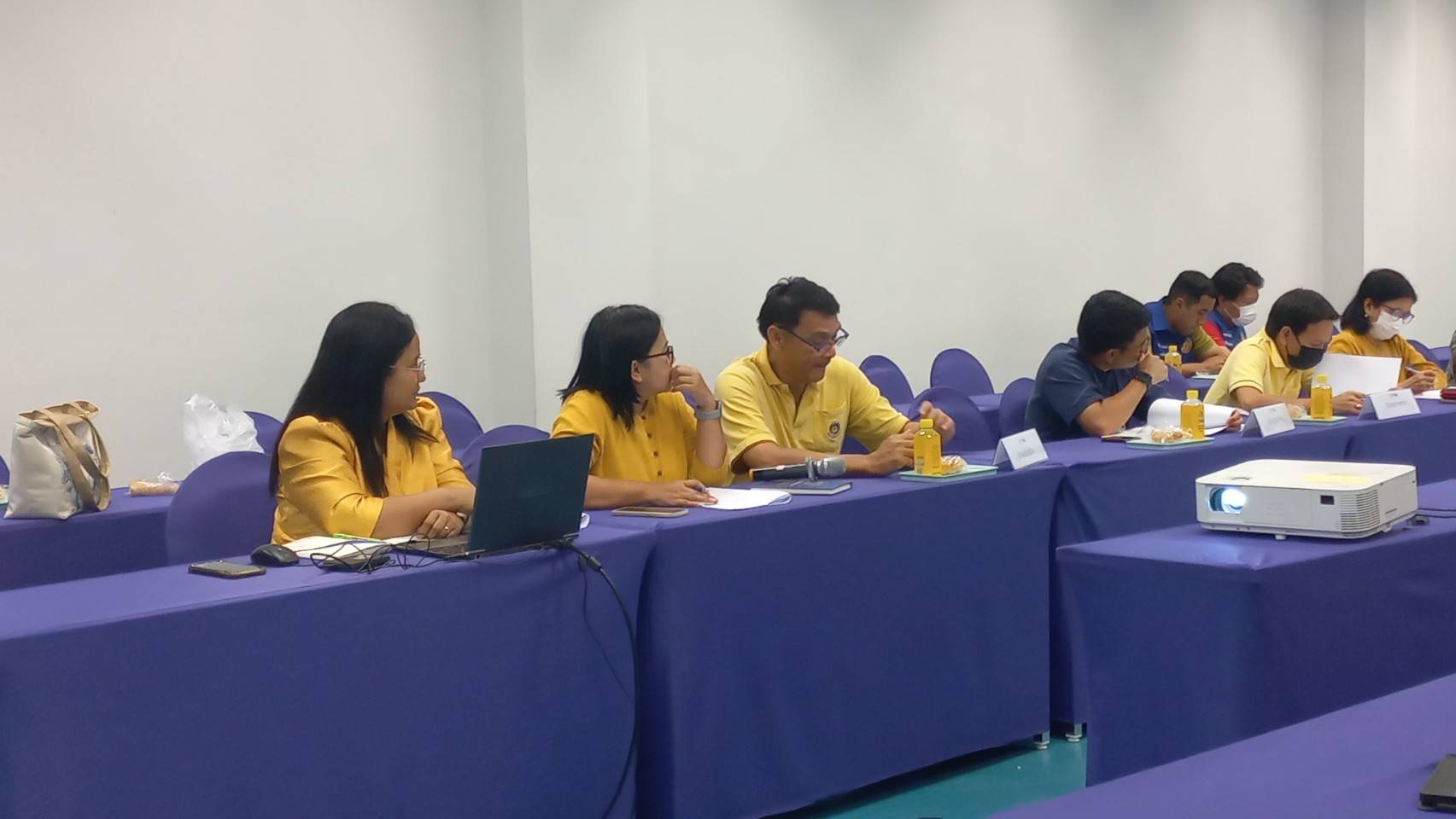 พช.นนทบุรีประชุมเตรียมความพร้อมการจัดมหกรรมความสำเร็จการขจัดความยากจนและพัฒนาคนทุกช่วงวัยอย่างยั่งยืนตามหลักปรัชญาของเศรษฐกิจพอเพียง