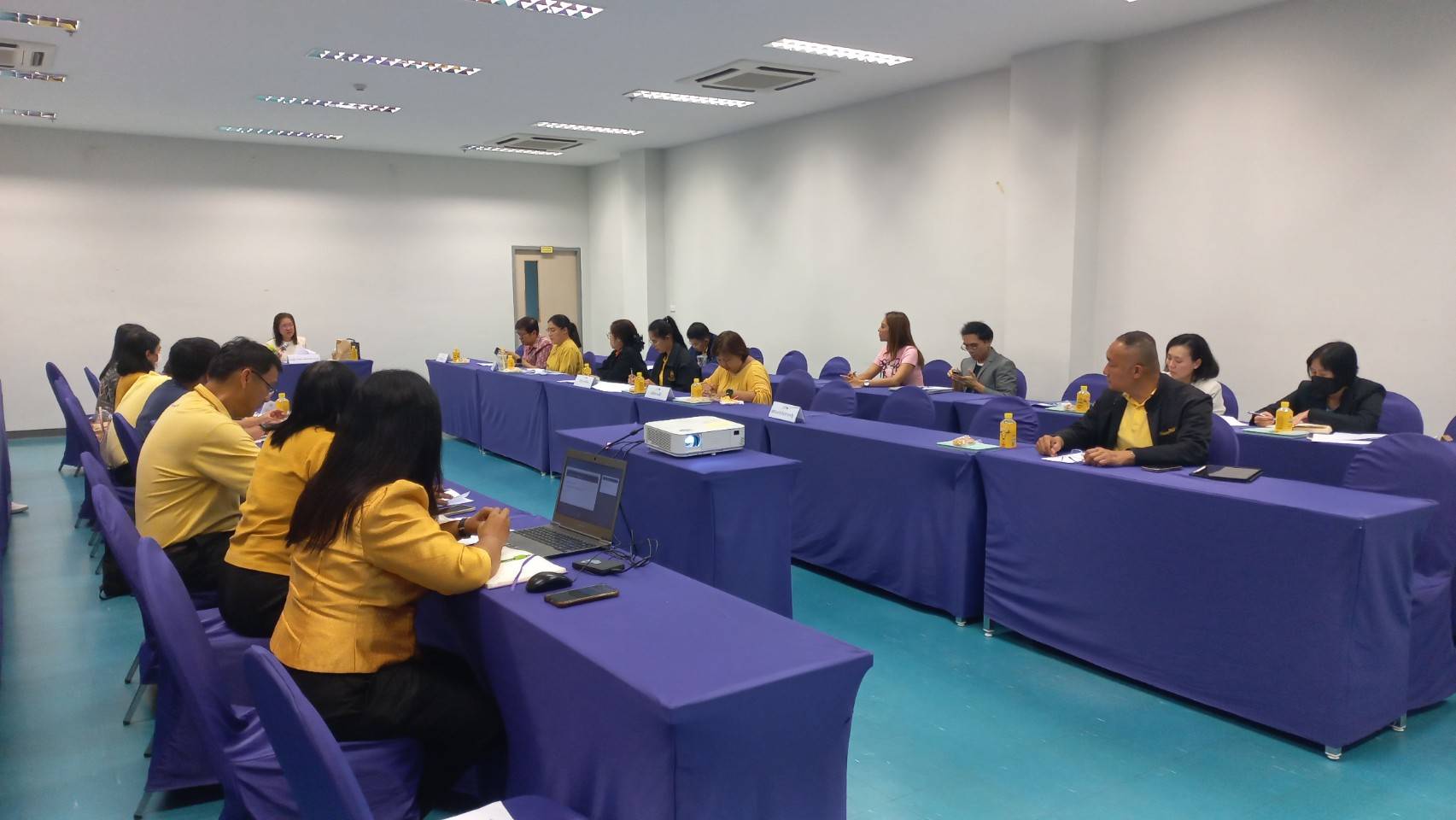 พช.นนทบุรีประชุมเตรียมความพร้อมการจัดมหกรรมความสำเร็จการขจัดความยากจนและพัฒนาคนทุกช่วงวัยอย่างยั่งยืนตามหลักปรัชญาของเศรษฐกิจพอเพียง