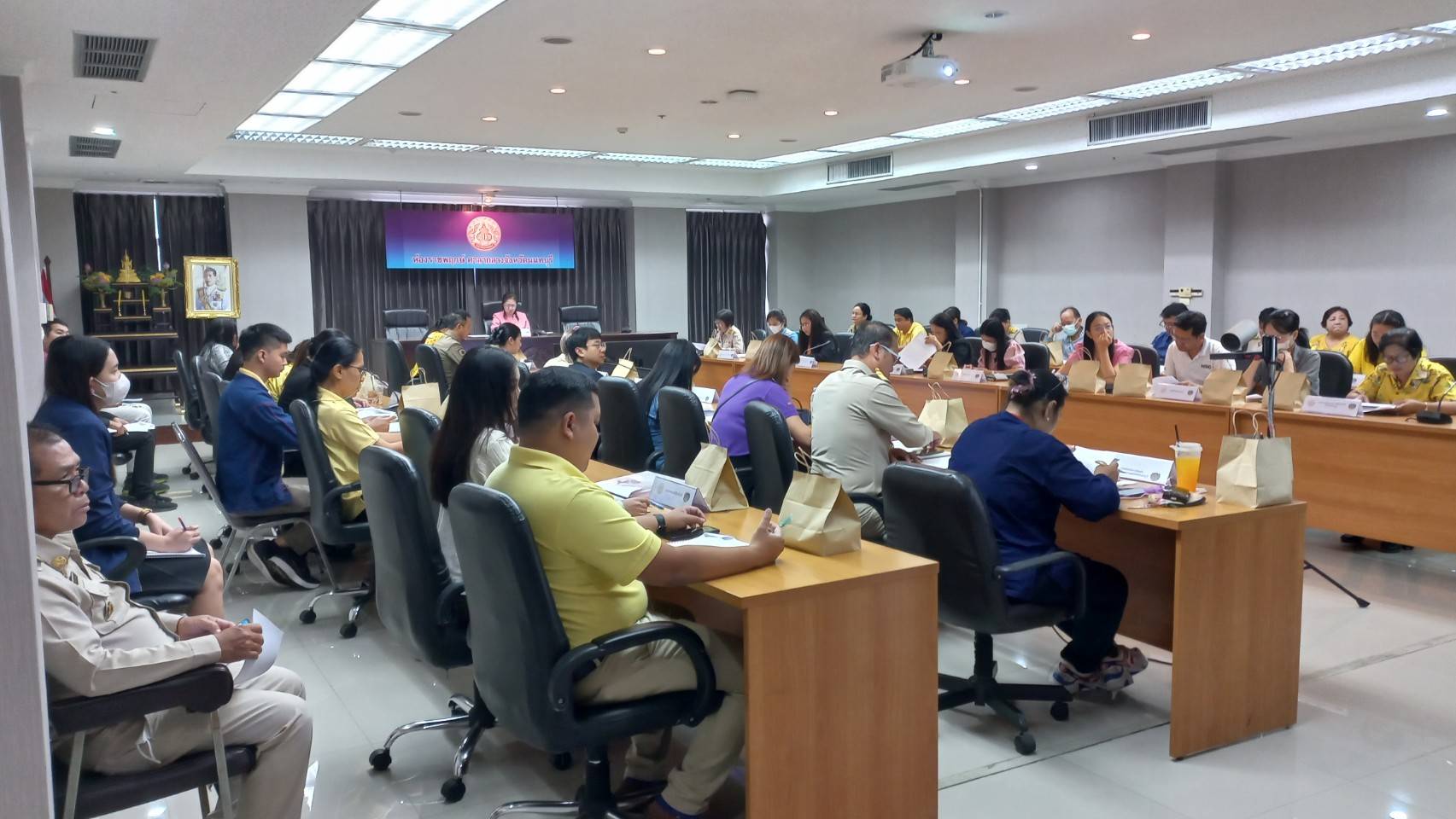 พช.นนทบุรีดำเนินการประชุมการนำเสนอผลการจัดเก็บและรับรองคุณภาพการจัดเก็บข้อมูลความจำเป็นพื้นฐาน (จปฐ.) ระดับจังหวัด ประจำปี 2567