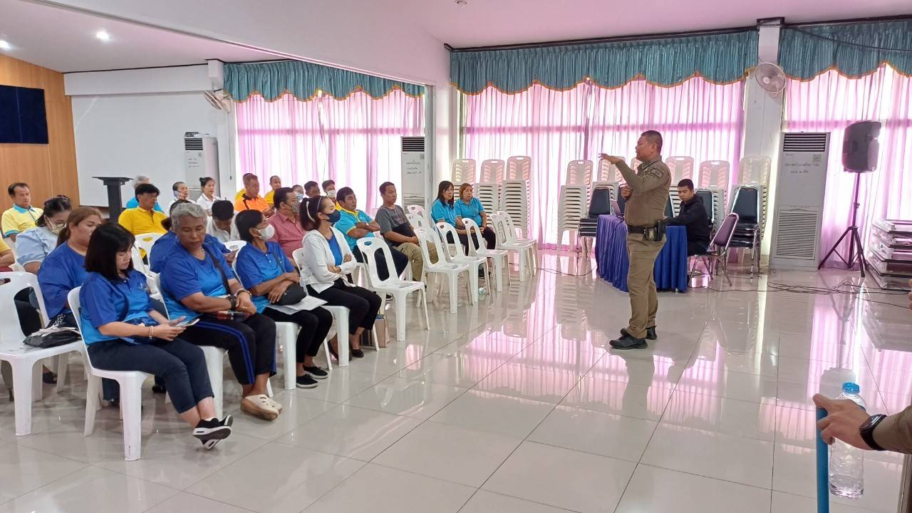 พช.ปากเกร็ดร่วมกับเครือข่ายกองทุนแม่ของแผ่นดินอำเภอปากเกร็ดดำเนินโครงการฝึกอบรมคณะกรรมการกองทุนแม่ของแผ่นดิน ในการให้ความรู้เรื่องการดูแลและระงับเหตุผู้ป่วยจิตเวช