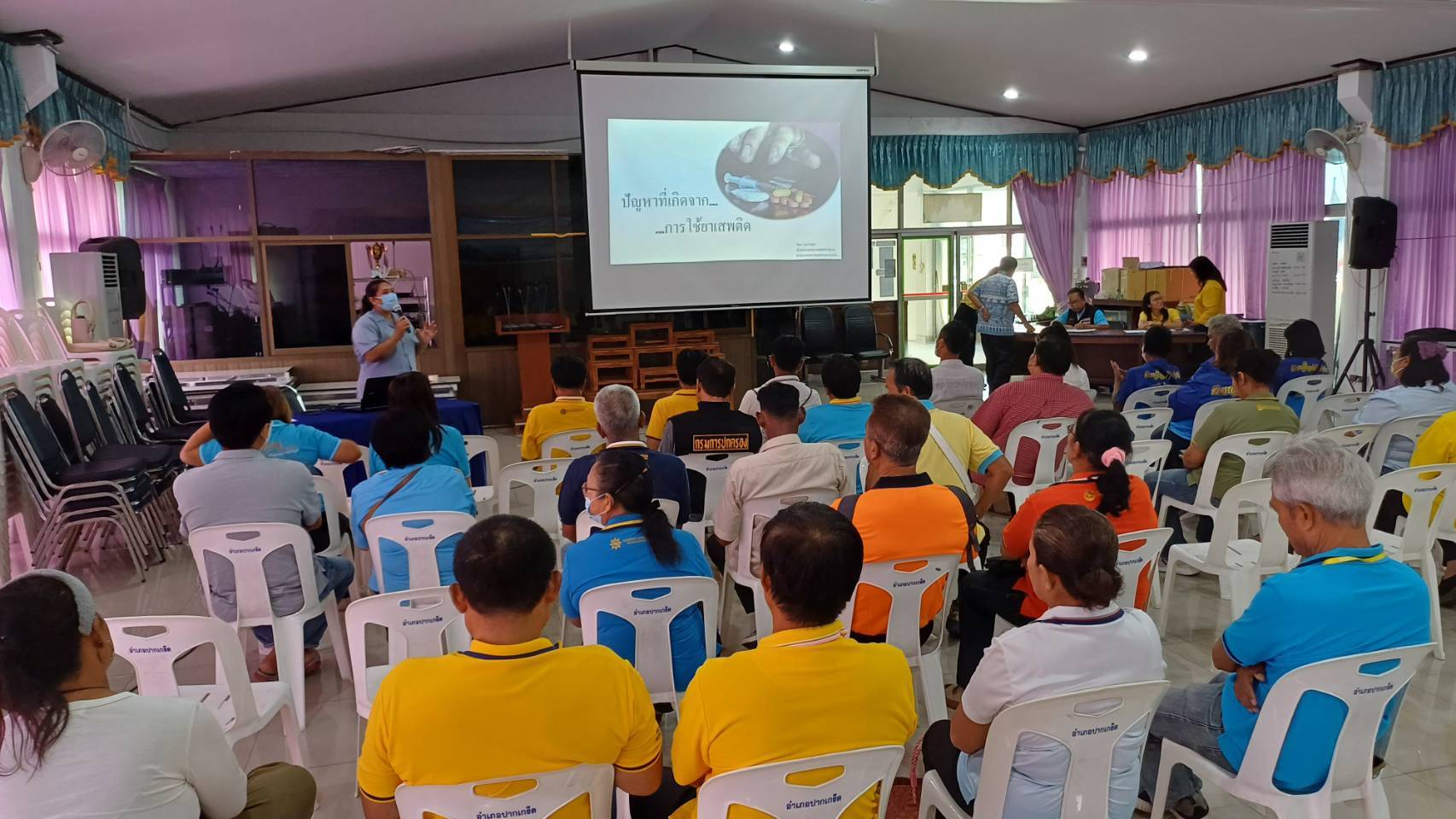 พช.ปากเกร็ดร่วมกับเครือข่ายกองทุนแม่ของแผ่นดินอำเภอปากเกร็ดดำเนินโครงการฝึกอบรมคณะกรรมการกองทุนแม่ของแผ่นดิน ในการให้ความรู้เรื่องการดูแลและระงับเหตุผู้ป่วยจิตเวช