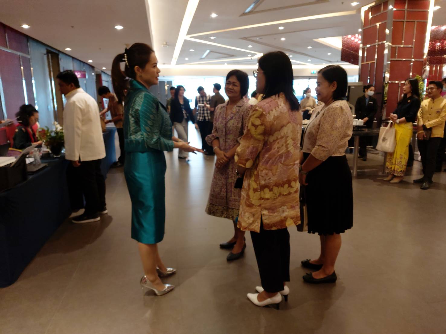 พช.นนทบุรี ร่วมการประกวด New Gen Young Designer 2024 นักออกแบบผ้าไทยใส่ให้สนุกรุ่นใหม่ รังสรรค์การออกแบบตัดเย็บผืนผ้าไทยให้มีความสวยงาม ทันสมัย สู่สากล