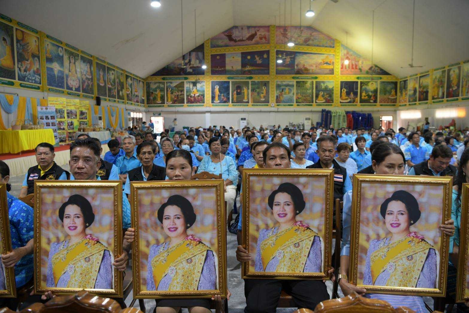 สำนักงานพัฒนาชุมชนจังหวัดนนทบุรีจัดพิธีมอบเงินพระราชทานขวัญถุงกองทุนแม่ของแผ่นดิน ประจำปี 2567