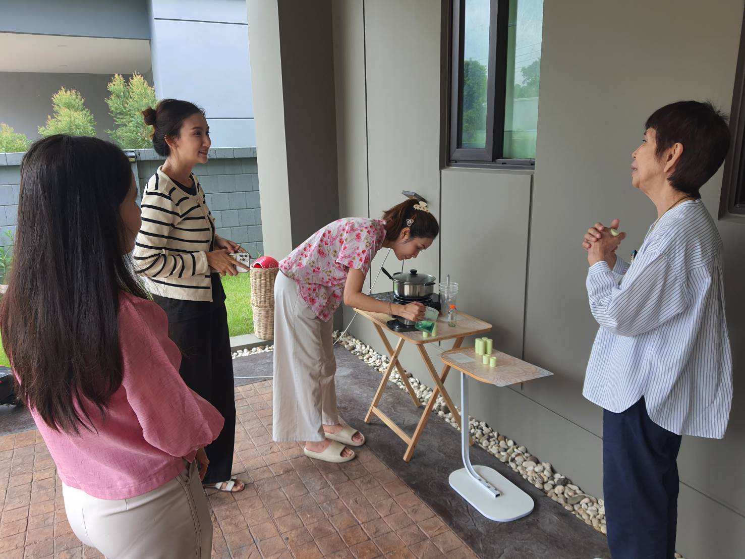 การตรวจเยี่ยมสถานที่ผลิตสินค้าและผลิตภัณฑ์ OTOP ประเภทสมุนไพรไม่ใช่อาหาร