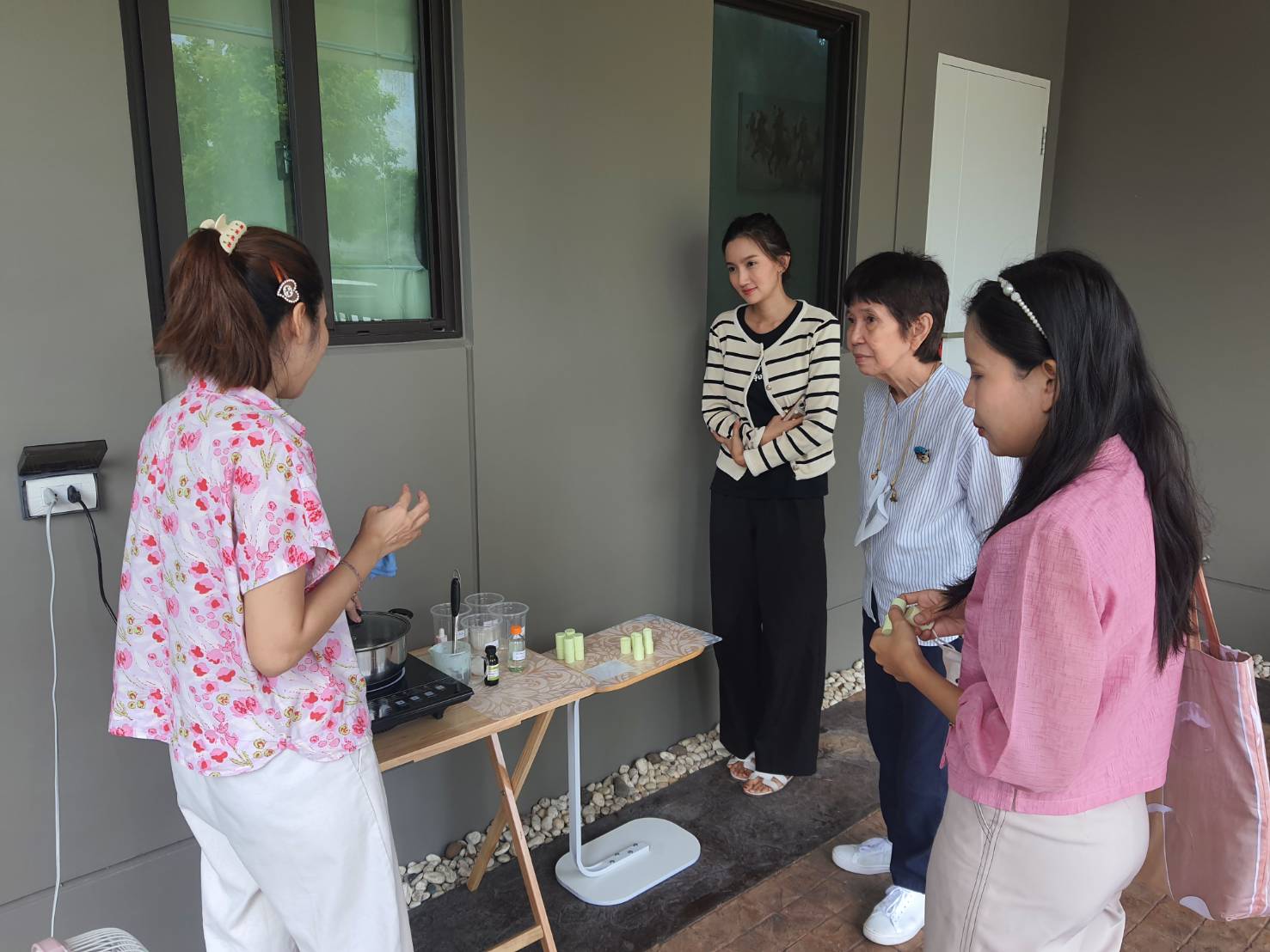 การตรวจเยี่ยมสถานที่ผลิตสินค้าและผลิตภัณฑ์ OTOP ประเภทสมุนไพรไม่ใช่อาหาร