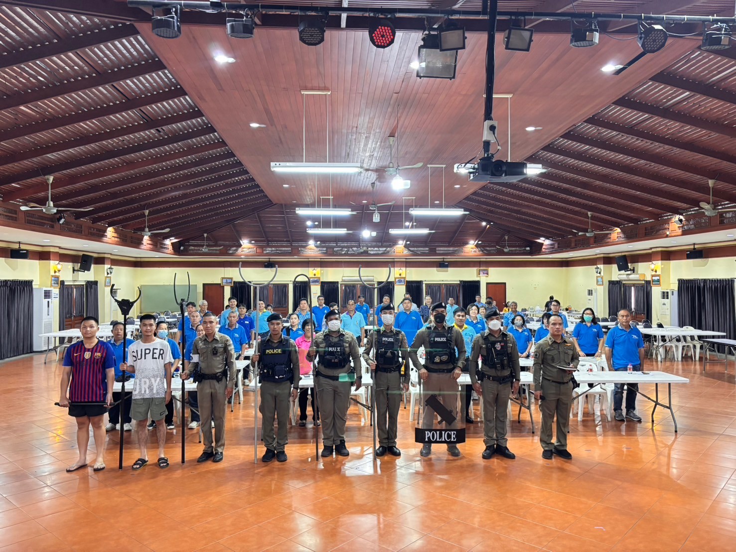 พช.บางใหญ่ร่วมกับเครือข่ายกองทุนแม่ของแผ่นดินอำเภอบางใหญ่ดำเนินโครงการฝึกอบรมคณะกรรมการกองทุนแม่ของแผ่นดินในการให้ความรู้เรื่องการดูแลและระงับเหตุผู้ป่วยจิตเวช