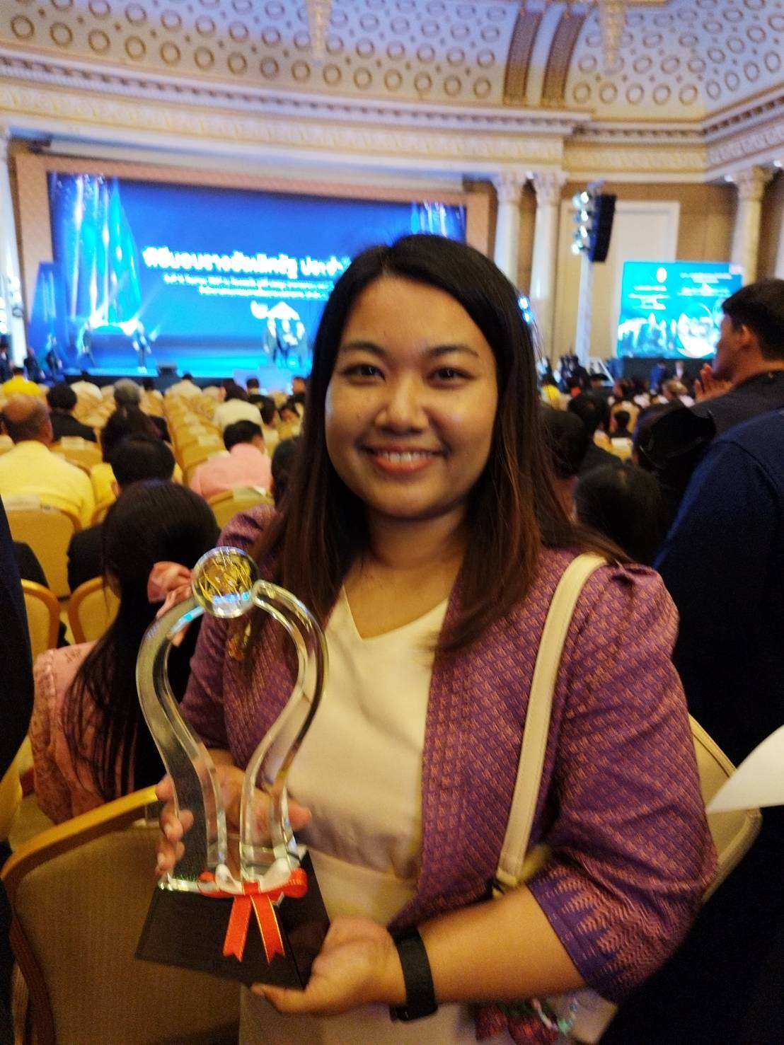 “กลุ่มทอผ้ารวมใจรักษ์มหาสวัสดิ์” รับรางวัลเลิศรัฐ สาขาการบริหารราชการแบบมีส่วนร่วม ประจำปี ๒๕๖๗ ประเภท สัมฤทธิ์ผลประชาชนมีส่วนร่วม