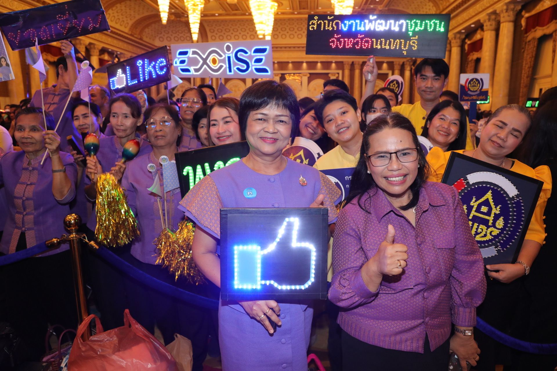 “กลุ่มทอผ้ารวมใจรักษ์มหาสวัสดิ์” รับรางวัลเลิศรัฐ สาขาการบริหารราชการแบบมีส่วนร่วม ประจำปี ๒๕๖๗ ประเภท สัมฤทธิ์ผลประชาชนมีส่วนร่วม