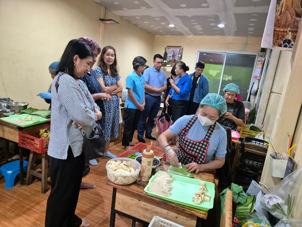 สพจ.นนทบุรี ลงพื้นที่ตรวจสอบสถานที่ผลิตผู้มายื่นลงทะเบียนเป็น ผู้ผลิต ผู้ประกอบการ OTOP/ OTOP ชวนชิม