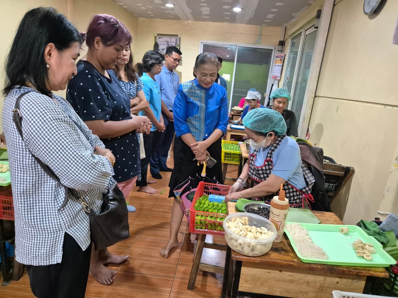 สพจ.นนทบุรี ลงพื้นที่ตรวจสอบสถานที่ผลิตผู้มายื่นลงทะเบียนเป็น ผู้ผลิต ผู้ประกอบการ OTOP/ OTOP ชวนชิม