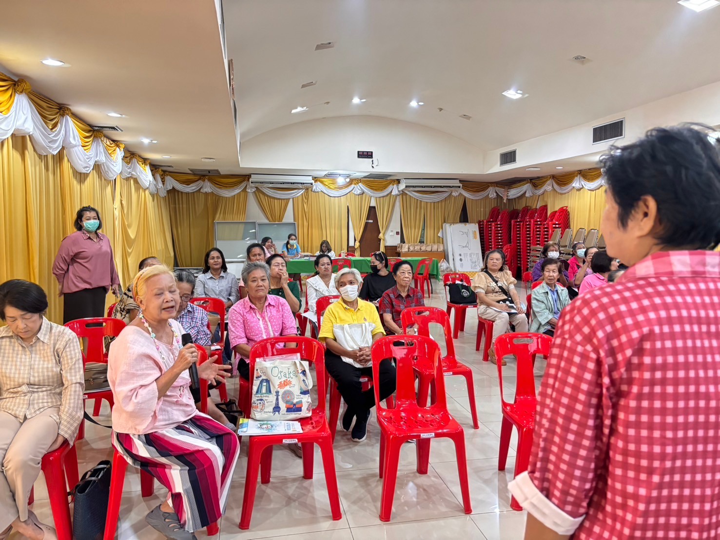 สพอ.บางกรวย จัดประชุมคณะขับเคลื่อนกองทุนพัฒนาบทบาทสตรีเทศบาลเมืองบางกรวย