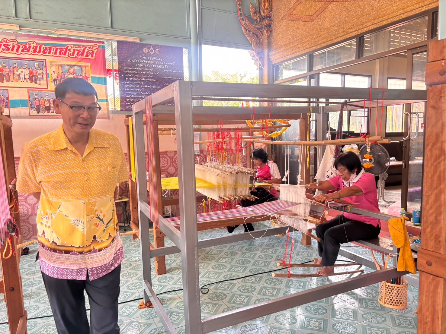 พช.บางกรวย เยี่ยมเยียนศูนย์ทอผ้าจังหวัดนนทบุรี