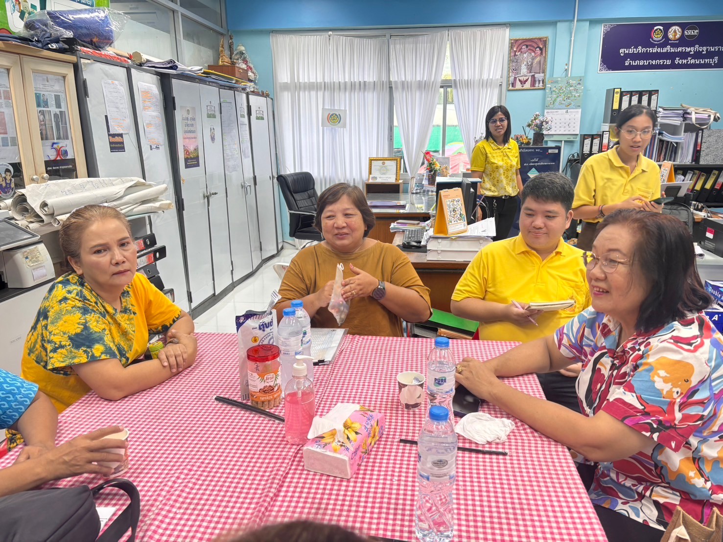 พช.จังหวัดนนทบุรี ติดตามการดำเนินงานกลุ่มออมทรัพย์เพื่อการผลิตในพื้นที่อำเภอบางกรวย