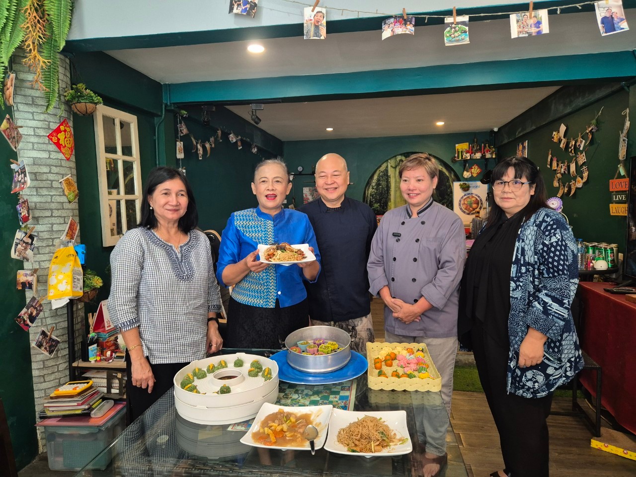 สพจ.นนทบุรี ลงพื้นที่ตรวจสอบสถานที่ผลิตผู้มายื่นลงทะเบียนเป็น ผู้ผลิต ผู้ประกอบการ OTOP/ OTOP ชวนชิม