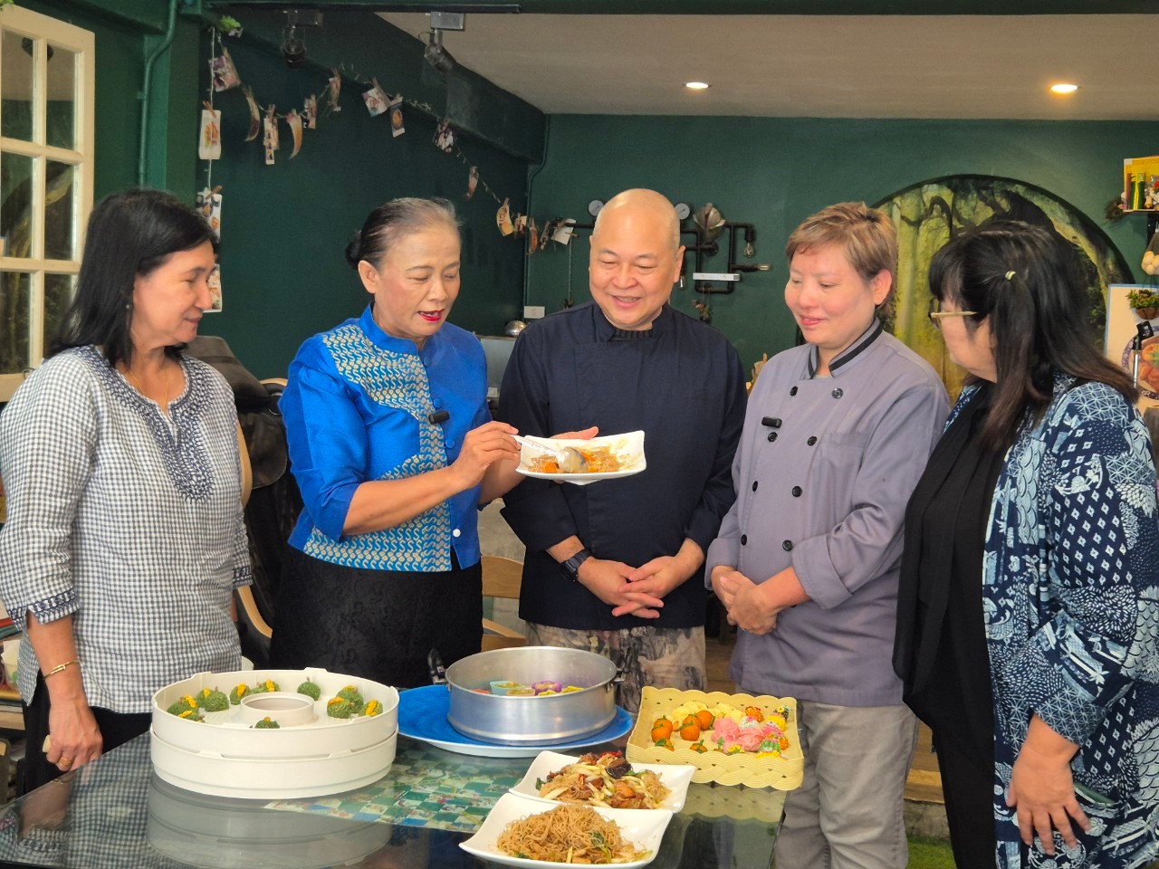สพจ.นนทบุรี ลงพื้นที่ตรวจสอบสถานที่ผลิตผู้มายื่นลงทะเบียนเป็น ผู้ผลิต ผู้ประกอบการ OTOP/ OTOP ชวนชิม