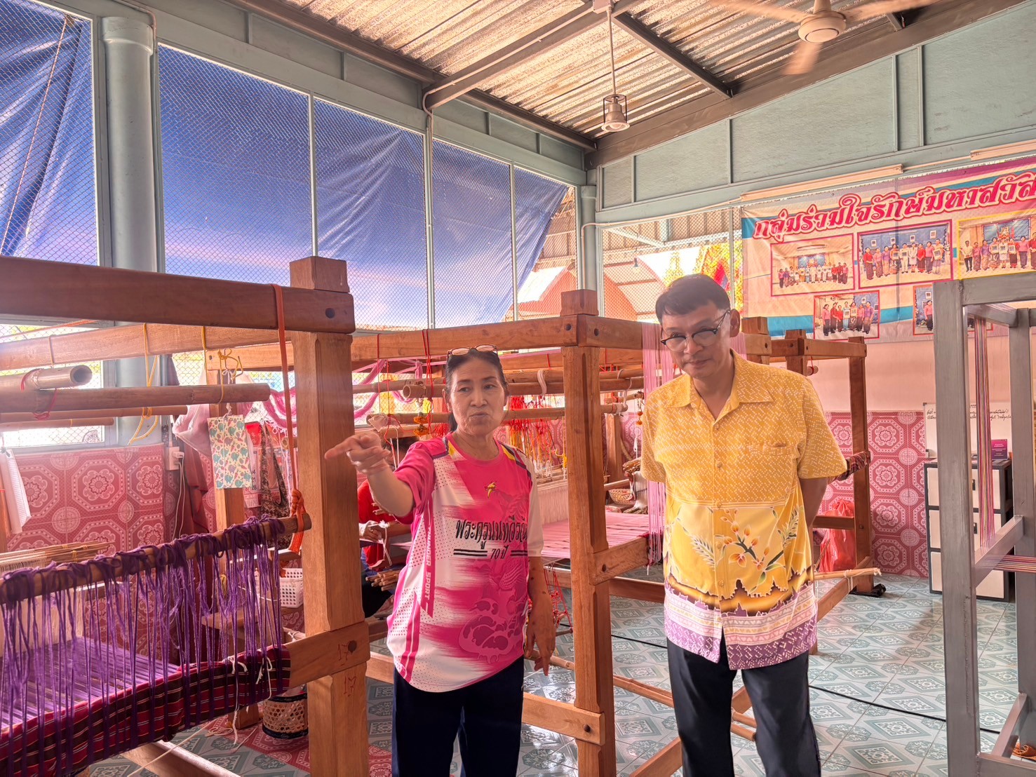 พช.บางกรวย เยี่ยมเยียนศูนย์ทอผ้าจังหวัดนนทบุรี