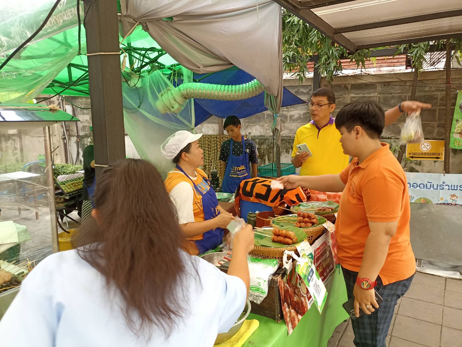 พช.บางกรวย เยี่ยมเยียนตลาดประชารัฐคนไทยยิ้มได้ (กฟผ.)