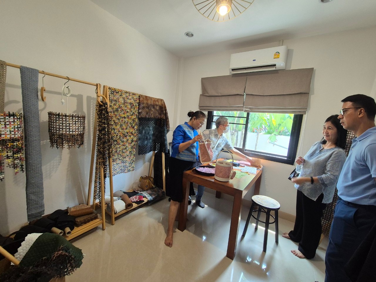 สพจ.นนทบุรี ลงพื้นที่ตรวจสอบสถานที่ผลิตผู้มายื่นลงทะเบียนเป็น ผู้ผลิต ผู้ประกอบการ OTOP/ OTOP ชวนชิม