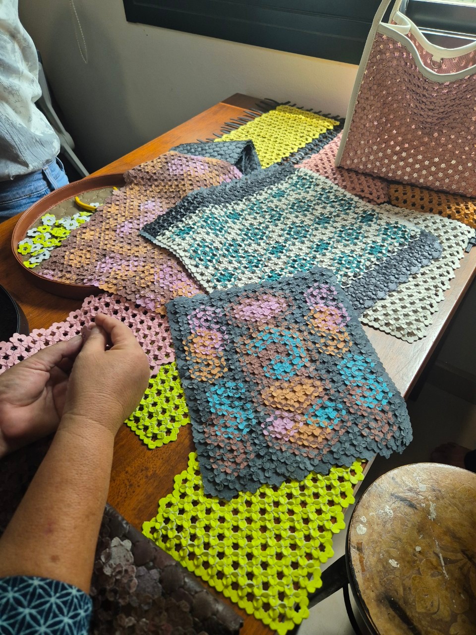 สพจ.นนทบุรี ลงพื้นที่ตรวจสอบสถานที่ผลิตผู้มายื่นลงทะเบียนเป็น ผู้ผลิต ผู้ประกอบการ OTOP/ OTOP ชวนชิม