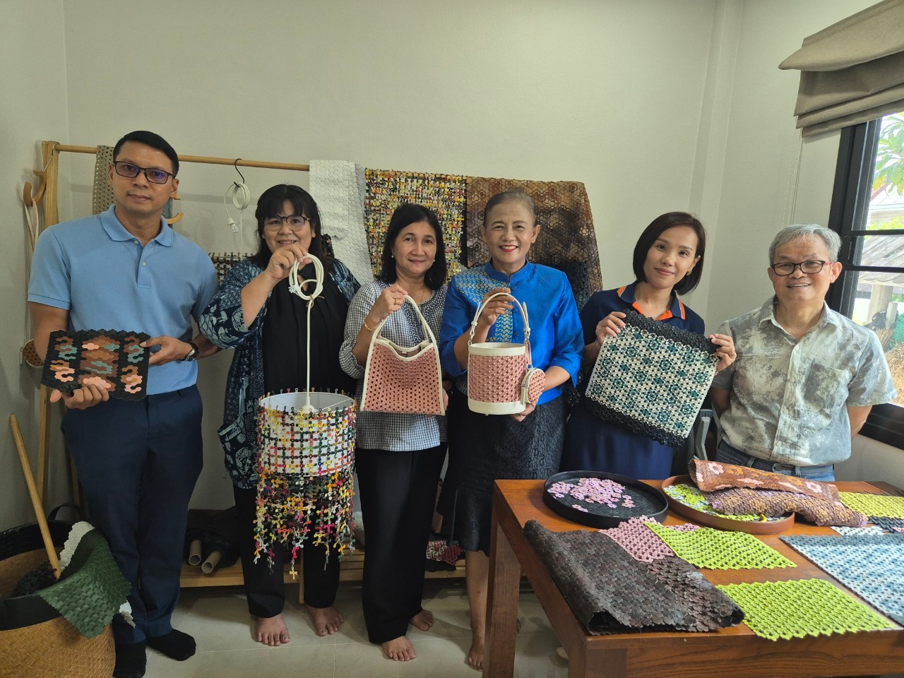 สพจ.นนทบุรี ลงพื้นที่ตรวจสอบสถานที่ผลิตผู้มายื่นลงทะเบียนเป็น ผู้ผลิต ผู้ประกอบการ OTOP/ OTOP ชวนชิม