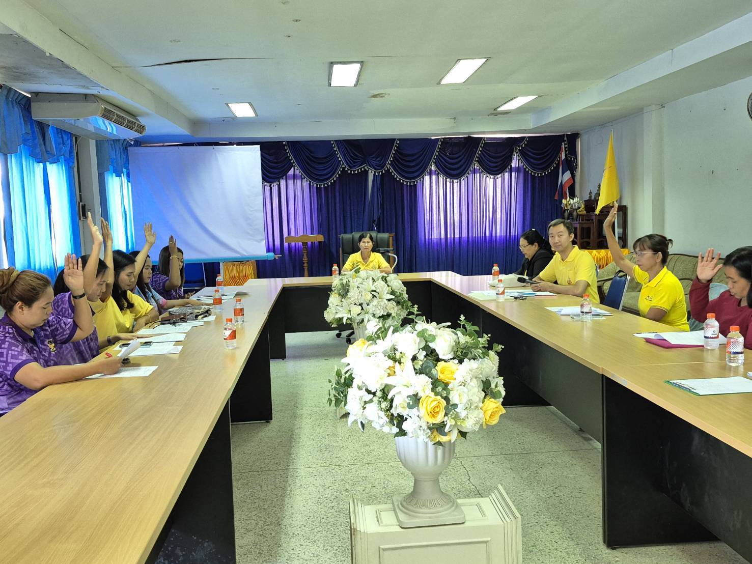 สพอ.ไทรน้อย จัดประชุมอาสาสมัครผู้ประสานงานกองทุนพัฒนาบทบาทสตรีหมู่บ้าน