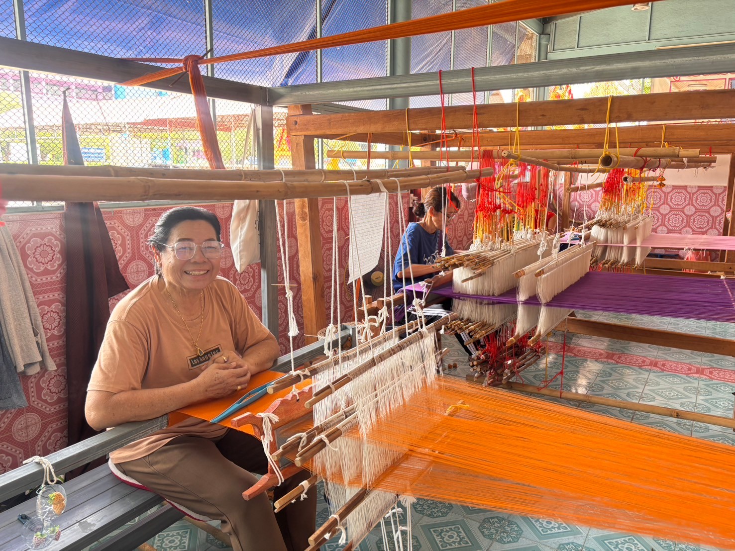 พช.บางกรวย เยี่ยมเยียนศูนย์ทอผ้าจังหวัดนนทบุรี