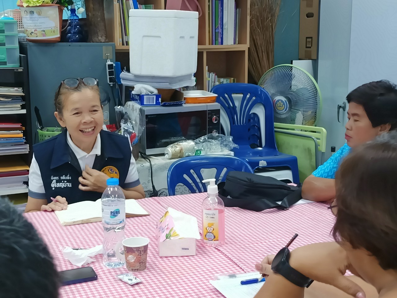 พช.จังหวัดนนทบุรี ติดตามการดำเนินงานกลุ่มออมทรัพย์เพื่อการผลิตในพื้นที่อำเภอบางกรวย