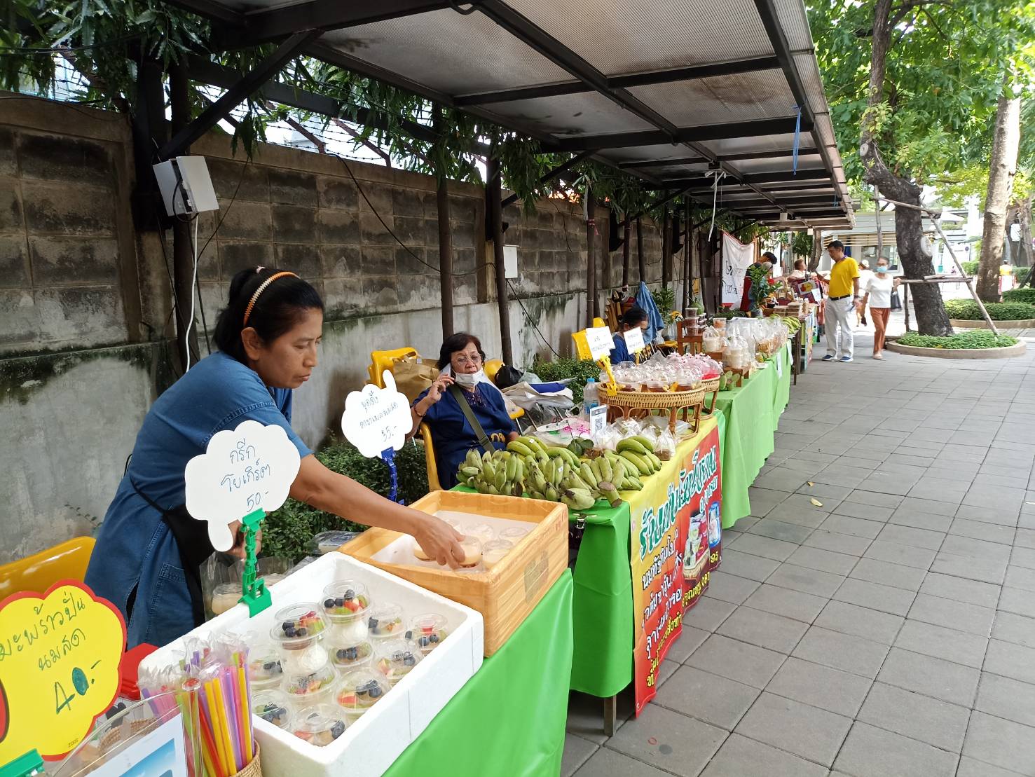 พช.บางกรวย เยี่ยมเยียนตลาดประชารัฐคนไทยยิ้มได้ (กฟผ.)