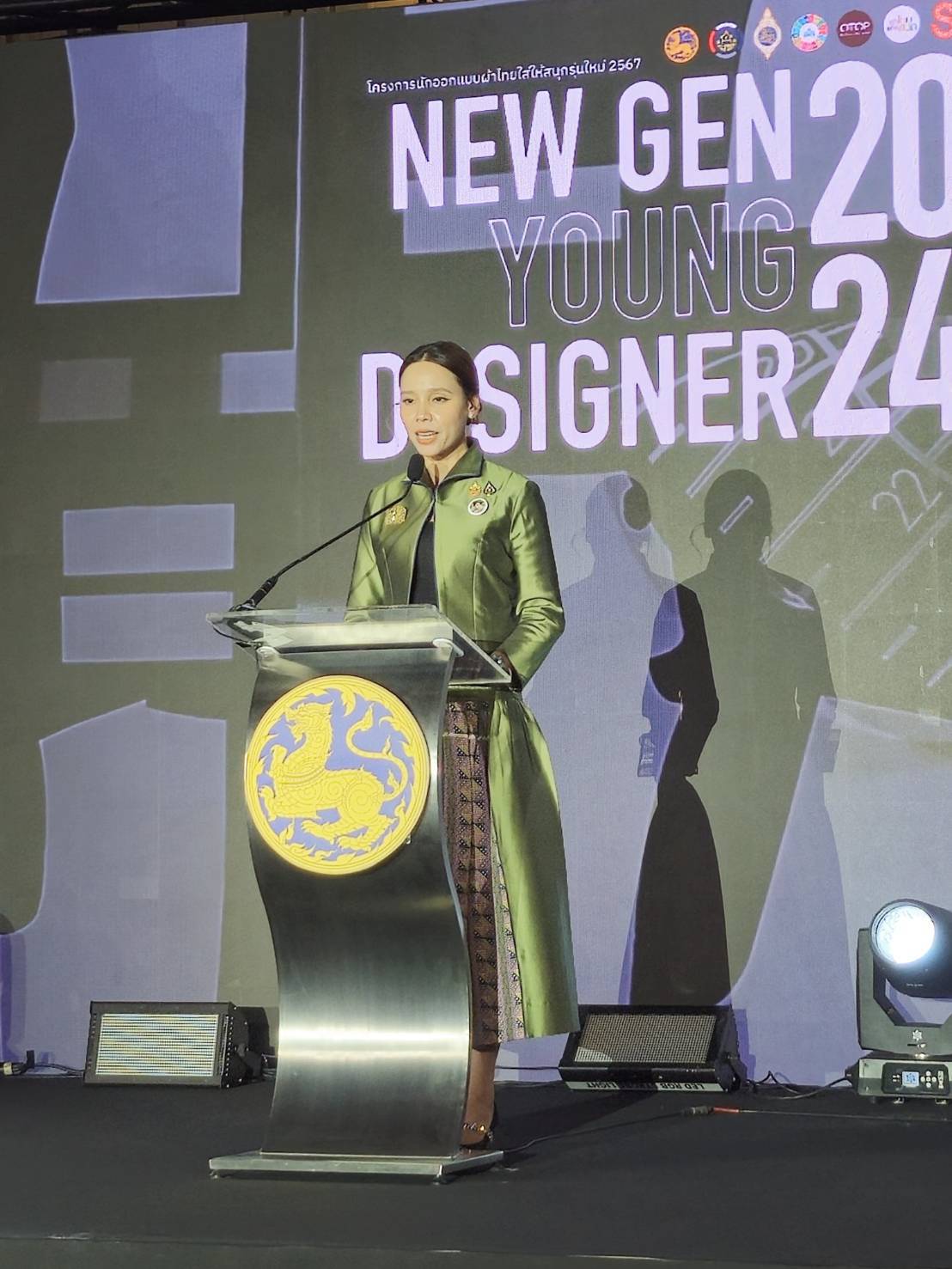 จังหวัดนนทบุรีเข้าร่วมงานแสดงแบบชุดผ้าไทยใส่ให้สนุก