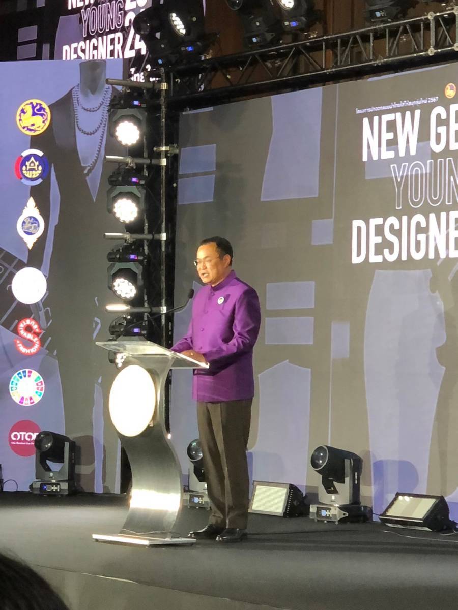 จังหวัดนนทบุรีเข้าร่วมงานแสดงแบบชุดผ้าไทยใส่ให้สนุก