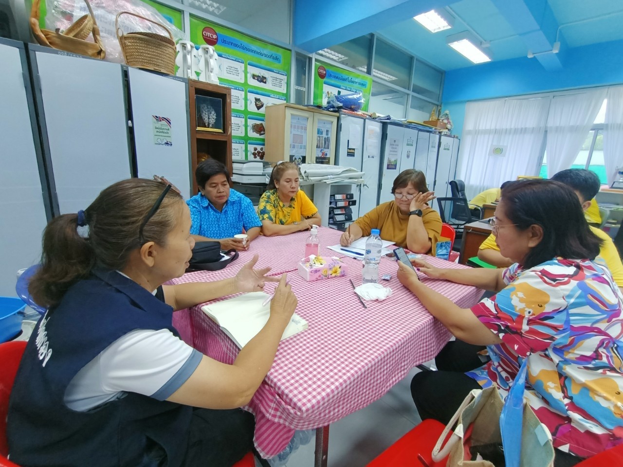 พช.จังหวัดนนทบุรี ติดตามการดำเนินงานกลุ่มออมทรัพย์เพื่อการผลิตในพื้นที่อำเภอบางกรวย