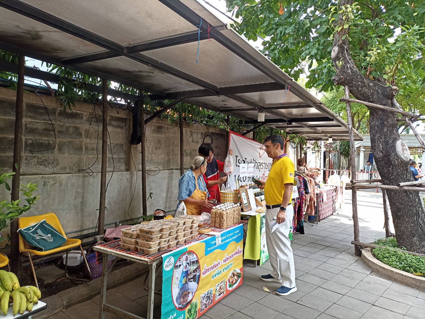 พช.บางกรวย เยี่ยมเยียนตลาดประชารัฐคนไทยยิ้มได้ (กฟผ.)