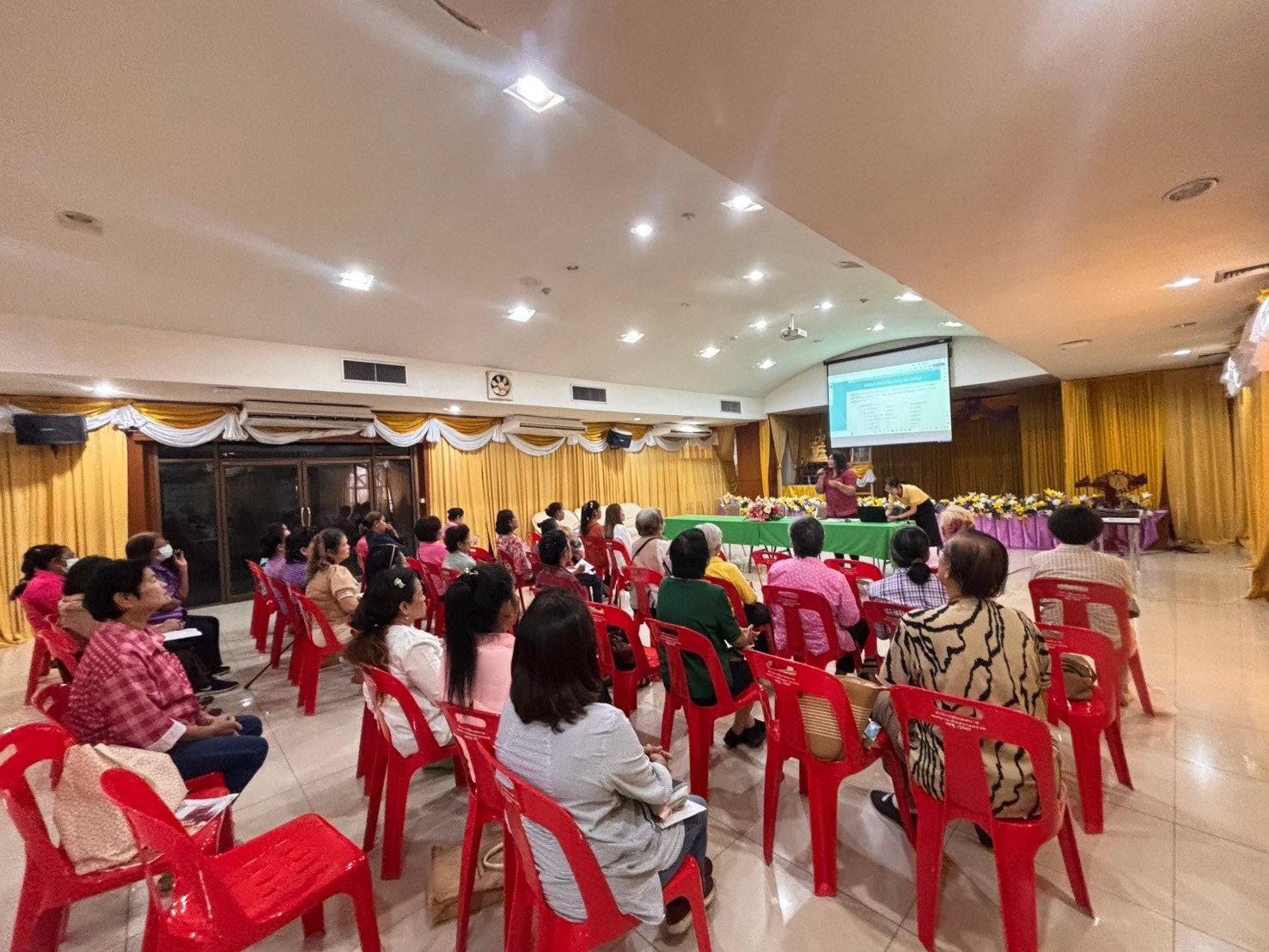 สพอ.บางกรวย จัดประชุมคณะขับเคลื่อนกองทุนพัฒนาบทบาทสตรีเทศบาลเมืองบางกรวย
