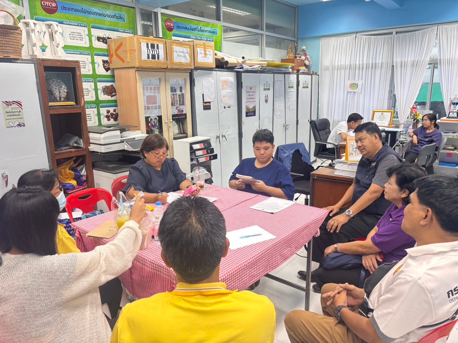 พช.จังหวัดนนทบุรี ติดตามการดำเนินงานกลุ่มออมทรัพย์เพื่อการผลิตในพื้นที่อำเภอบางกรวย