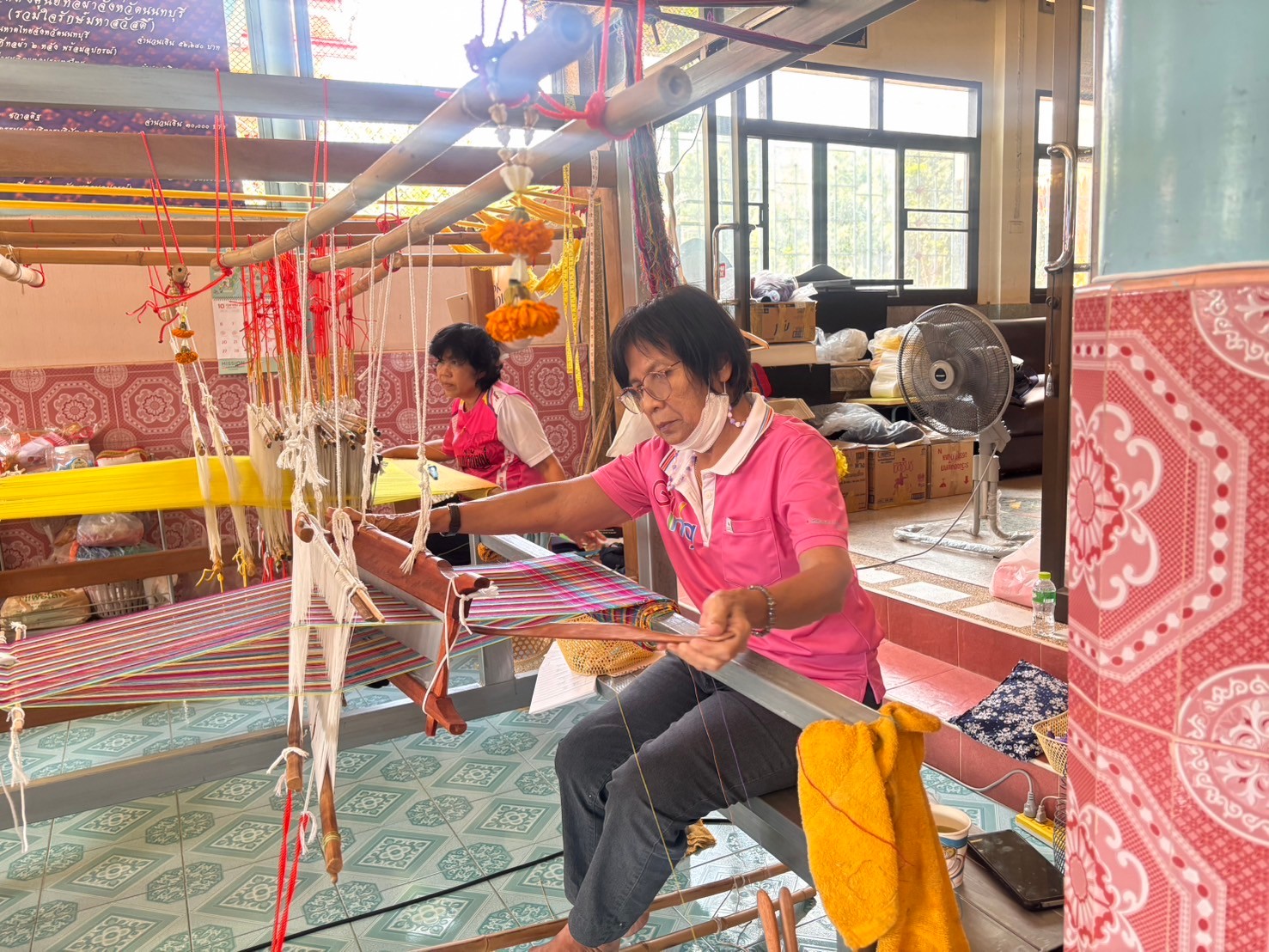 พช.บางกรวย เยี่ยมเยียนศูนย์ทอผ้าจังหวัดนนทบุรี