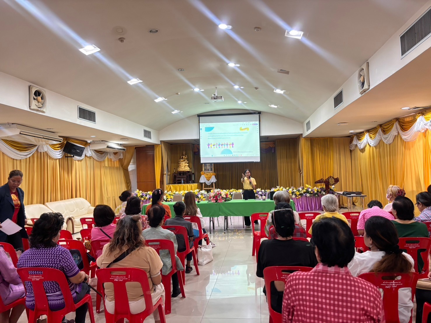 สพอ.บางกรวย จัดประชุมคณะขับเคลื่อนกองทุนพัฒนาบทบาทสตรีเทศบาลเมืองบางกรวย