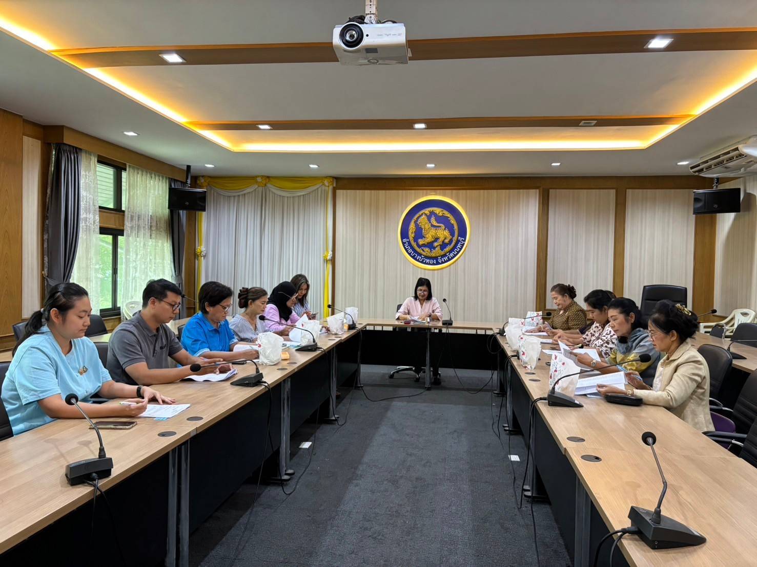 สพอ.บางบัวทอง ดำเนินการประชุมหัวหน้าคณะทำงานขับเคลื่อนกองทุนพัฒนาบทบาทสตรีตำบล/เทศบาล