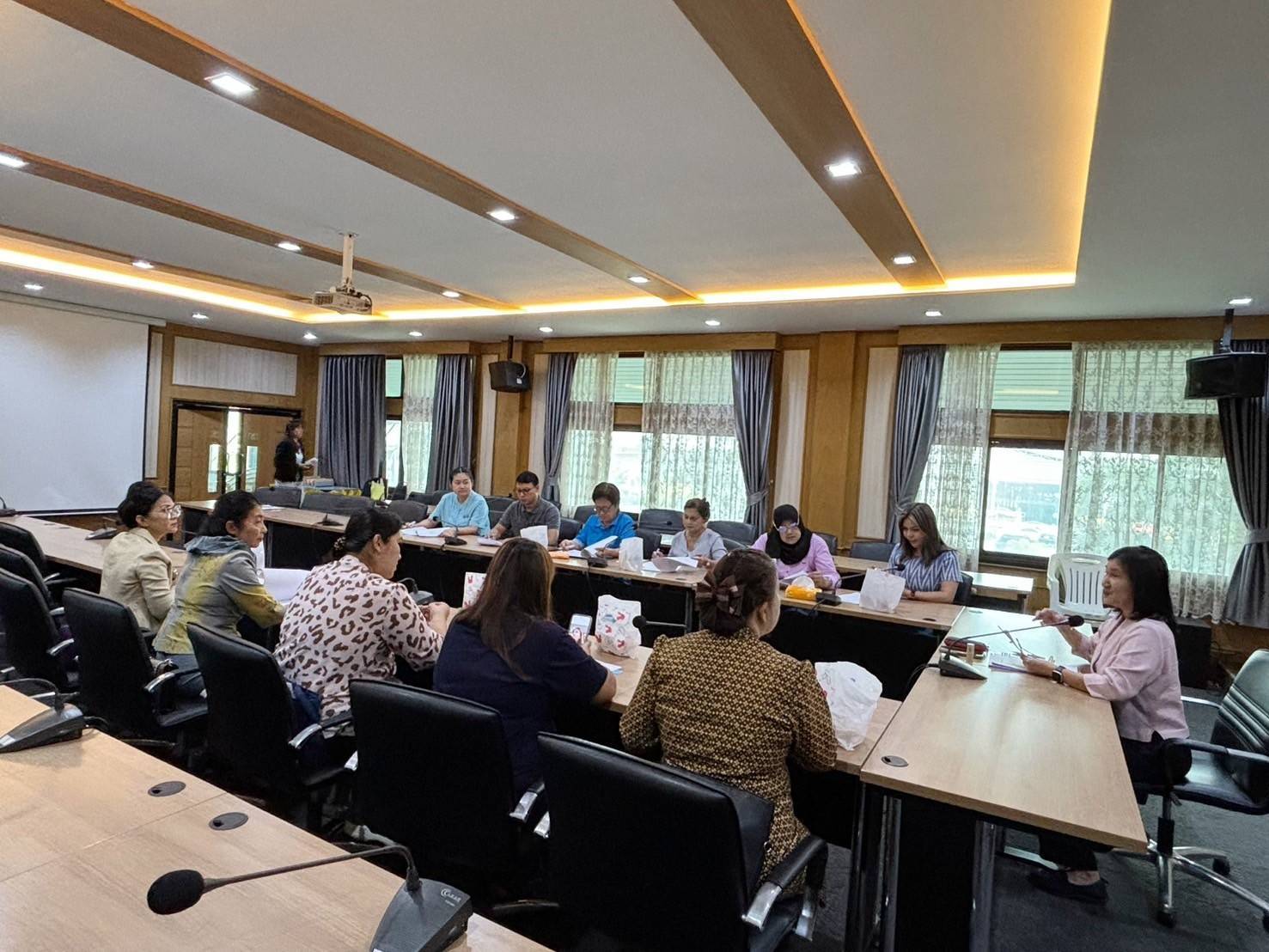 สพอ.บางบัวทอง ดำเนินการประชุมหัวหน้าคณะทำงานขับเคลื่อนกองทุนพัฒนาบทบาทสตรีตำบล/เทศบาล